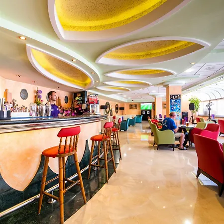 瑟维集团里亚托酒店 3*